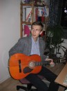 133_3354 * Fredrik stmmer gitarr * 800 x 1067 * (112KB)